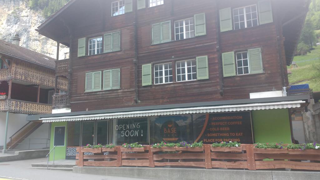 Base Cafe Apartment เลาเทอร์บรุนเนน ภายนอก รูปภาพ