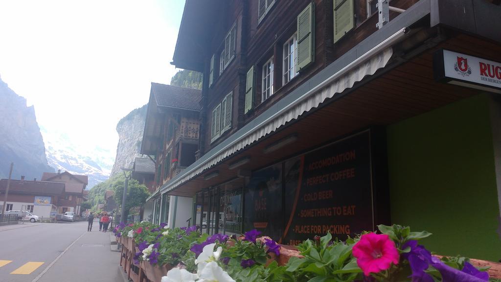 Base Cafe Apartment เลาเทอร์บรุนเนน ภายนอก รูปภาพ