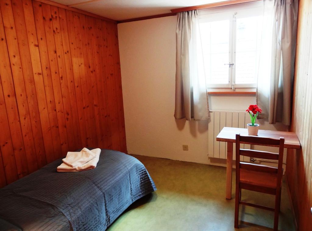 Base Cafe Apartment เลาเทอร์บรุนเนน ภายนอก รูปภาพ