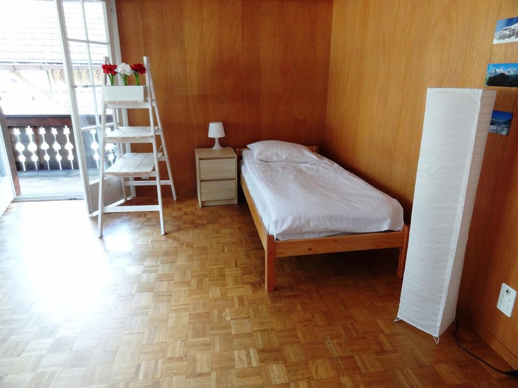 Base Cafe Apartment เลาเทอร์บรุนเนน ภายนอก รูปภาพ