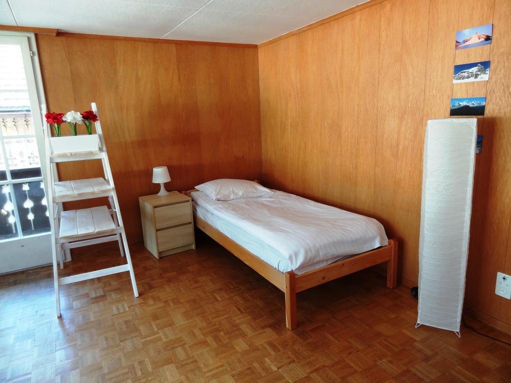 Base Cafe Apartment เลาเทอร์บรุนเนน ภายนอก รูปภาพ