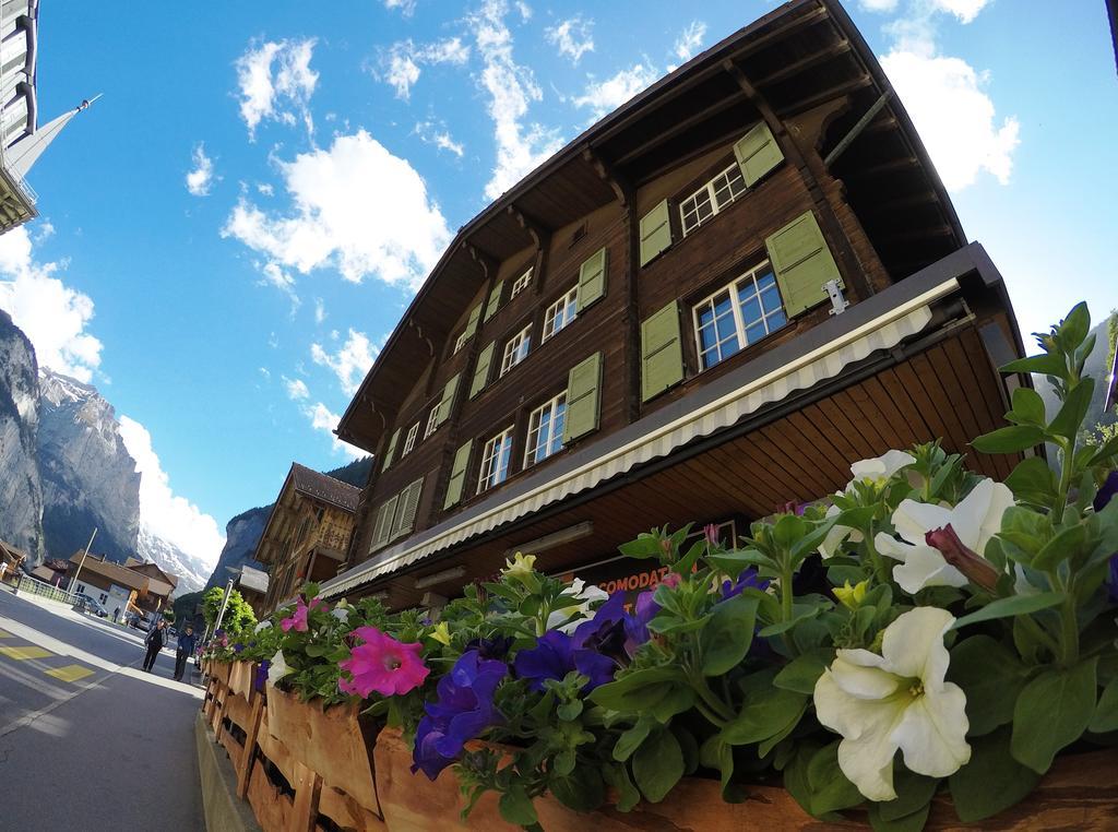 Base Cafe Apartment เลาเทอร์บรุนเนน ภายนอก รูปภาพ
