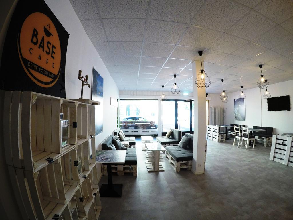 Base Cafe Apartment เลาเทอร์บรุนเนน ภายนอก รูปภาพ